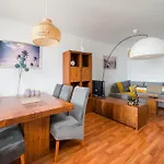 Metro Wilanowska 2-Bedroom Apartment