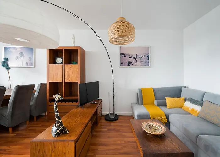 Metro Wilanowska 2-Bedroom Apartment