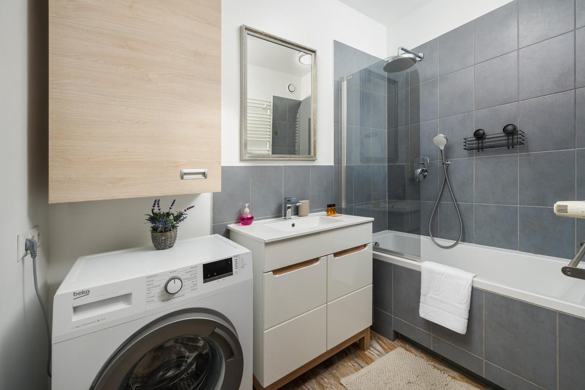 Metro Wilanowska 2-bedroom