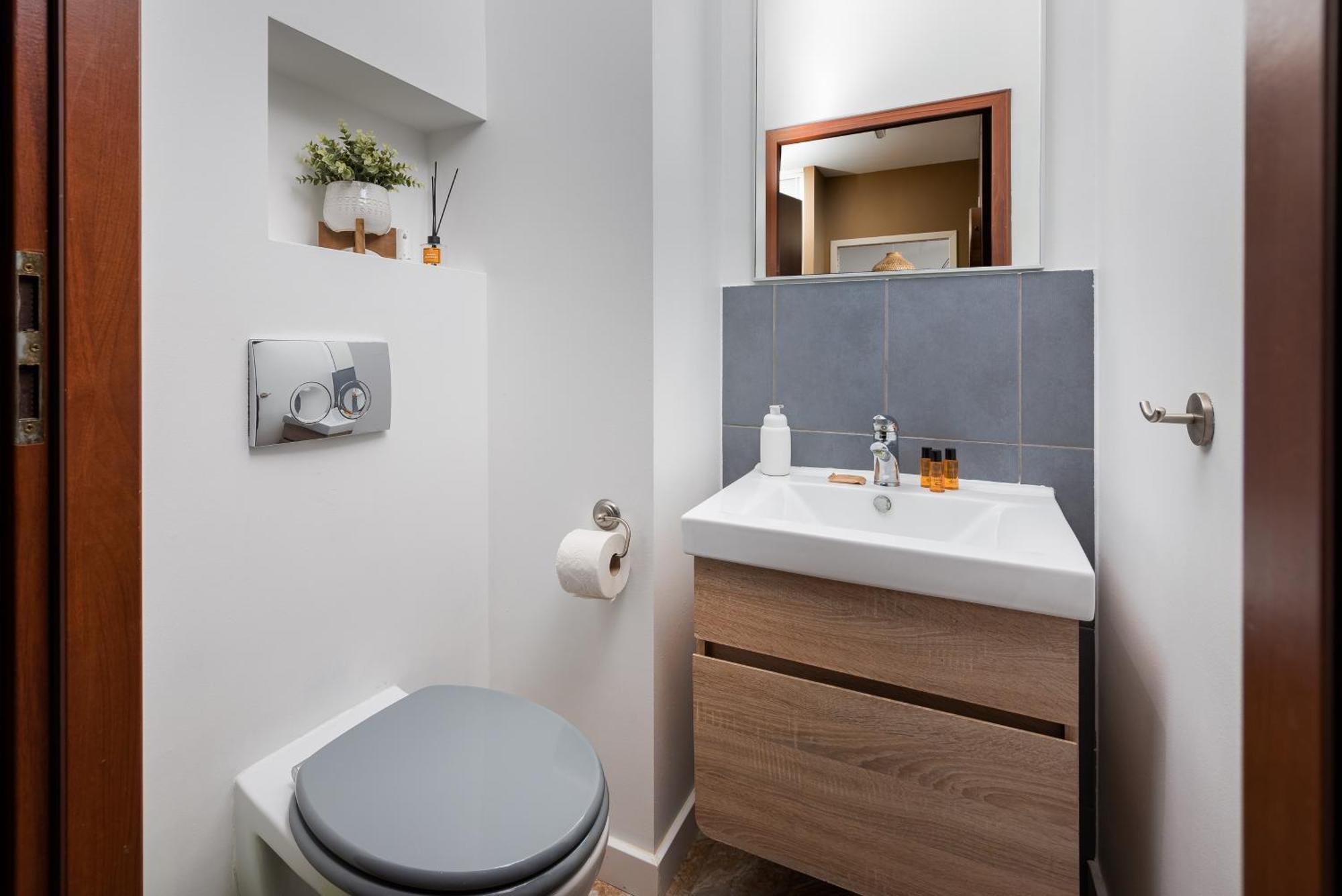 Metro Wilanowska 2-bedroom Apartament *