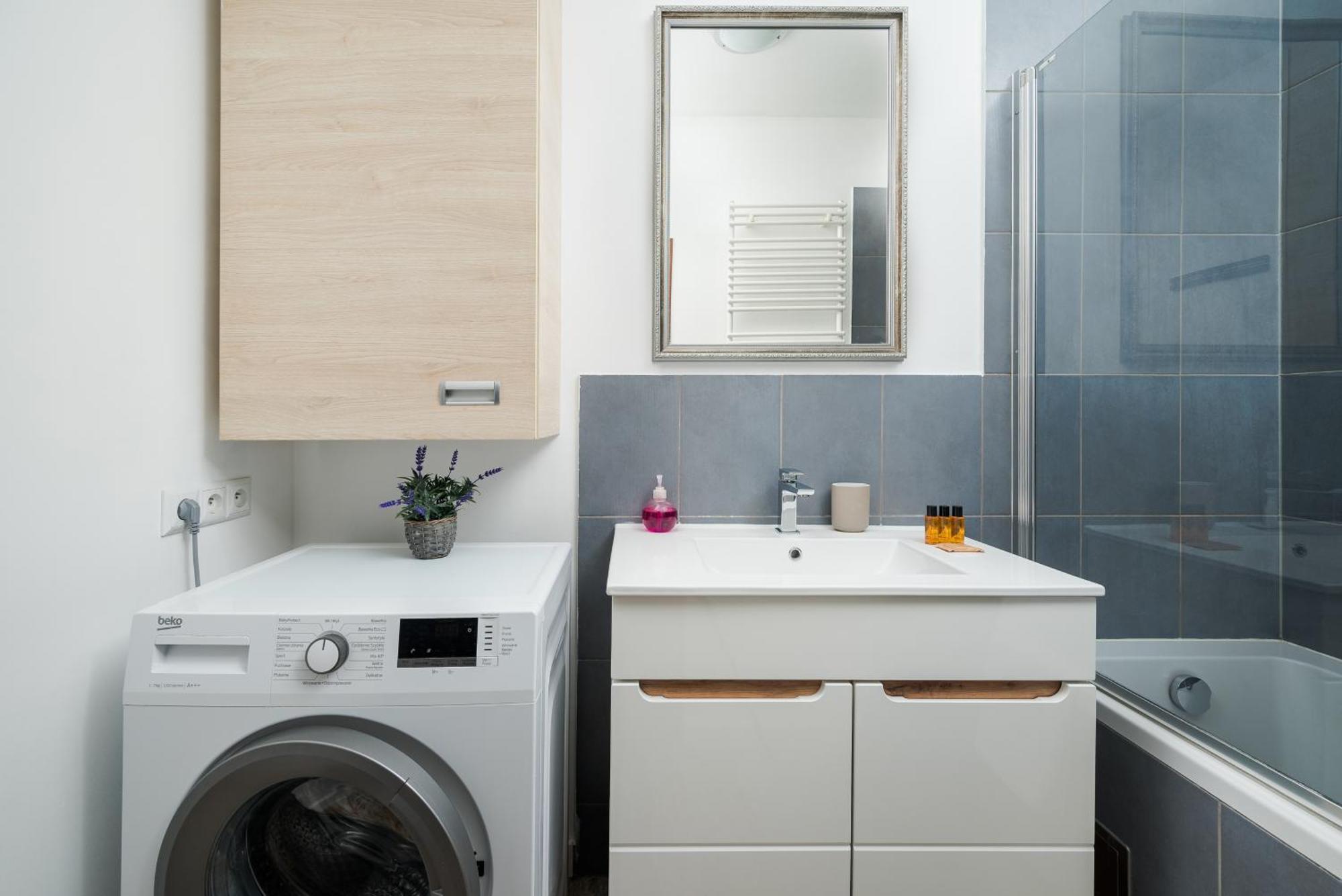 Metro Wilanowska 2-bedroom Apartament